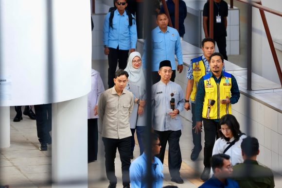 1000940093 Keliling Pasar Banyuwangi, Wapres Gibran Apresiasi Desain dan Konsep Pembangunannya