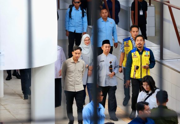 1000940093 Keliling Pasar Banyuwangi, Wapres Gibran Apresiasi Desain dan Konsep Pembangunannya
