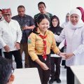 Kunjungi Sekolah Rakyat Banyuwangi, Khofifah Terpukau Suara Siswi Bawakan Lagu Osing, akan Diundang ke Grahadi