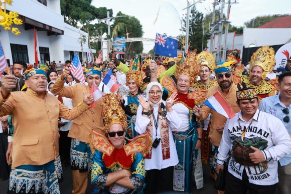 1000959381 Jadi Ruang Interaksi Antar Budaya, Puluhan Wisatawan Mancanegara Turut Tampil di BEC 2026
