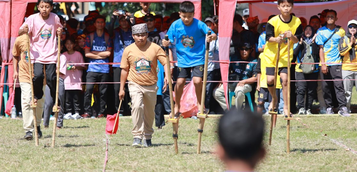 1000970937 Saat Ribuan Gen Alpha Banyuwangi Memengan Tradisional, Ajak Lestarikan Permainan Nusantara