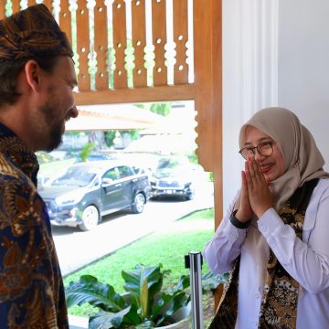 1000978153 Uni Emirat Arab Tinjau Progres Pembangunan Pengolahan Sampah 3R di Banyuwangi