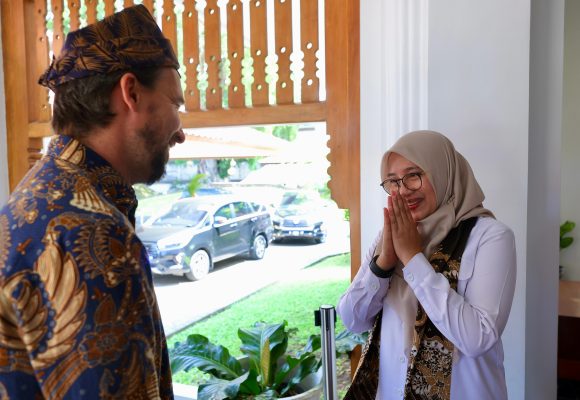 1000978153 Uni Emirat Arab Tinjau Progres Pembangunan Pengolahan Sampah 3R di Banyuwangi