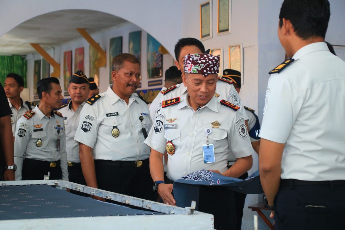 IMG-20260707-WA0006 Blusukan ke Lapas Banyuwangi, Kakanwil Ditjenpas Jatim Pantau Blok Hunian hingga Dapur Sehat