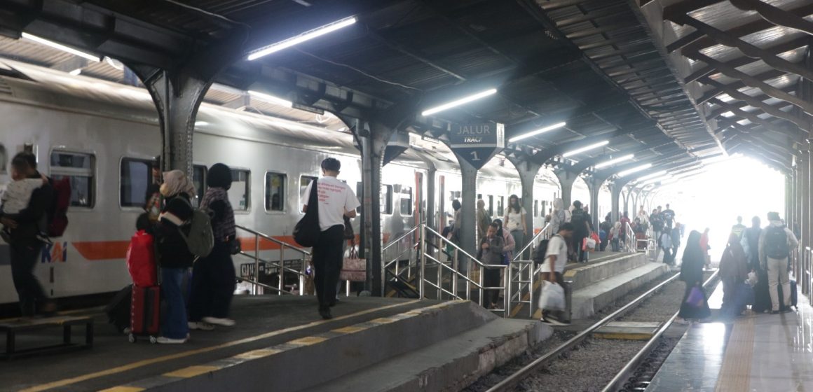 IMG-20260713-WA0017 Tembus Setengah Juta Penumpang, KAI Daop 9 Jember Sukses Layani Masa Libur Sekolah 2026
