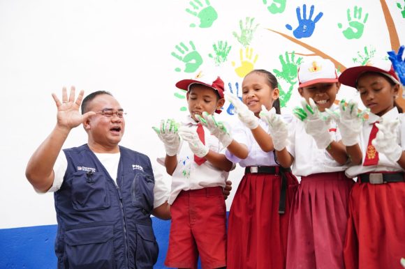 Wujudkan Kasih Sayang di Hari Anak Nasional 2026, PNM Peduli Revitalisasi SD Inpres di Wae Moto