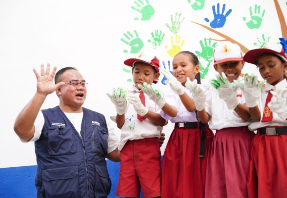Wujudkan Kasih Sayang di Hari Anak Nasional 2026, PNM Peduli Revitalisasi SD Inpres di Wae Moto
