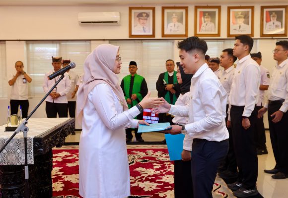 1001002021 3 Dokter Spesialis dan 17 Nakes Terima SK PNS, Perkuat Pelayanan Kesehatan Banyuwangi
