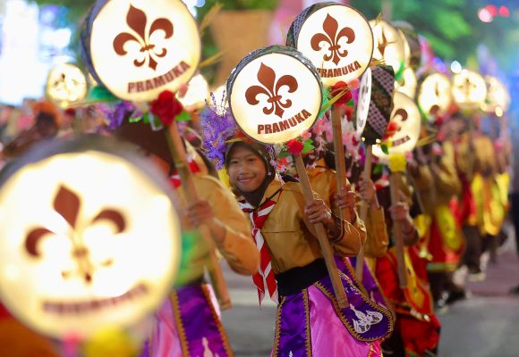 1001005559 Angkat Kekayaan Budaya Blambangan, Pawai Lampion Hiasi Malam Banyuwangi