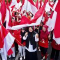 Peringati Kemerdekaan RI, ASN Banyuwangi Bagikan Ribuan Bendera Gratis untuk Warga