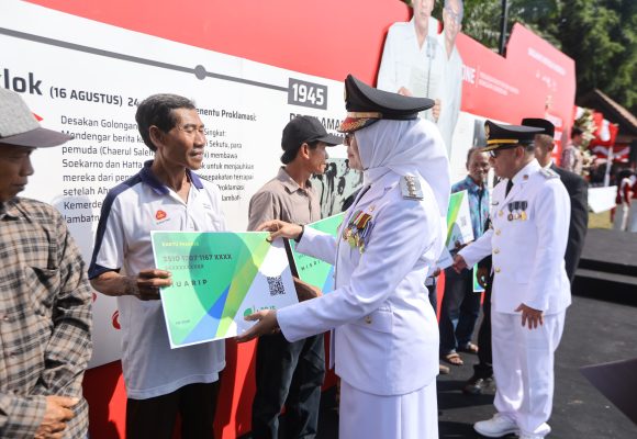 1001012466 Momen Kemerdekaan, ASN Banyuwangi Berbagi Daftarkan 5000 Pekerja Informal BPJS Ketenagakerjaan
