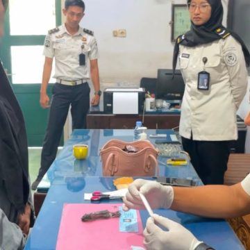 IMG-20260814-WA0028 Petugas Lapas Banyuwangi Gagalkan Penyelundupan Sabu yang Diselipkan di Karet Celana Pengunjung Wanita