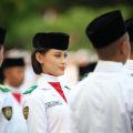 Sosok Alicia Ouborg, Model Muda Banyuwangi yang Sukses Bawa Baki Penurunan Bendera HUT ke-81 RI