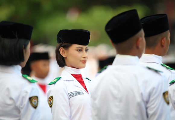 IMG-20260819-WA0005 Sosok Alicia Ouborg, Model Muda Banyuwangi yang Sukses Bawa Baki Penurunan Bendera HUT ke-81 RI