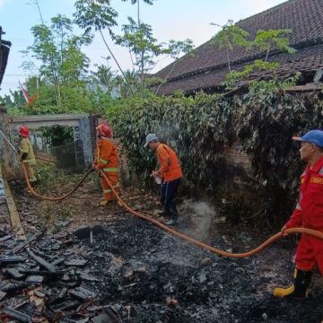IMG_20260812_120408 Naas. Terbaring Sakit, Rumah Seorang Kakek di Banyuwangi Malah Terbakar