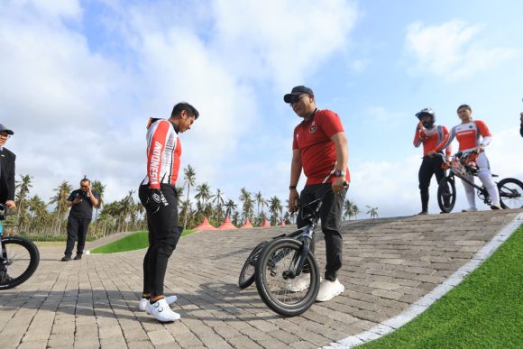 Targetkan Emas Asian Games 2026, Timnas BMX Indonesia Digembleng di Banyuwangi