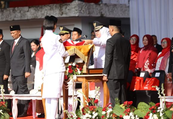 WhatsApp Image 2026-08-17 at 11_17_10 (1) Dihadiri Warga, Upacara HUT ke-81 RI di Banyuwangi Berlangsung Meriah dengan Pentas Seni Nusantara