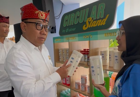 1001050891 Kurangi Sampah dari Sumbernya, Banyuwangi Kembangkan Ekosistem Produk Guna Ulang
