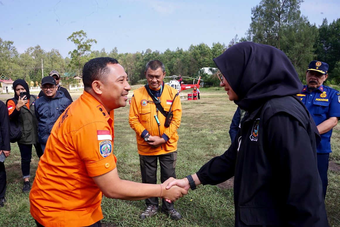 1001053563 Karhutla Kawah Ijen Mulai Mereda, Tim Gabungan Pastikan Tak Ada Potensi Api Lagi