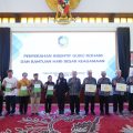 Bagian dari Penguatan Pendidikan Karakter, Pemkab Serahkan Insentif Guru Rohani Lintas Agama