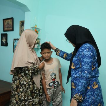 1001069914 Bupati Ipuk Jamin Pendidikan Anak Korban KM Virgo Asal Banyuwangi