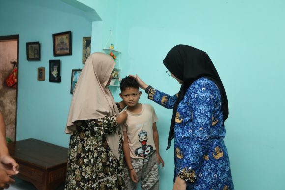 1001069914 Bupati Ipuk Jamin Pendidikan Anak Korban KM Virgo Asal Banyuwangi