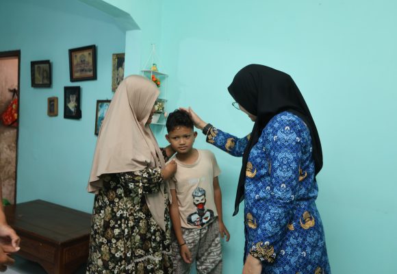 1001069914 Bupati Ipuk Jamin Pendidikan Anak Korban KM Virgo Asal Banyuwangi