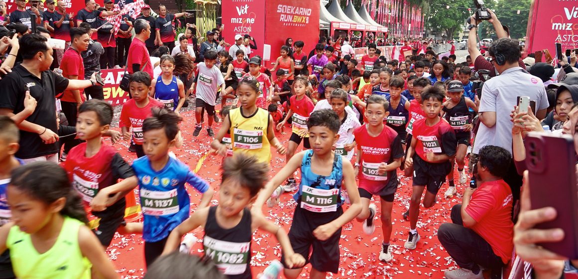 1001074961 Ribuan Orang Ramaikan Soekarno Run di Banyuwangi