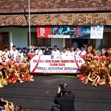 1001077520 HUT ke-81, PMI Banyuwangi Gelar Beragam Aksi Sosial Mulai Droping Air Bersih Hingga Operasi Katarak