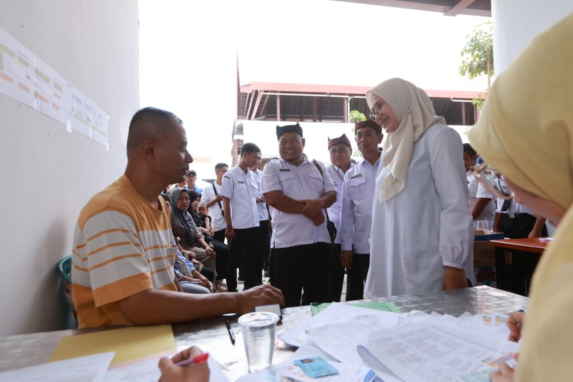 Cek Serah Terima Lapak Pasar Banyuwangi, Bupati Ipuk Siapkan Posko Aduan Pedagang 