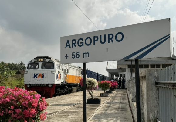 1001090953 KAI Logistik Uji Coba Angkutan Hasil Pertanian Banyuwangi-Jakarta, Buah Naga Jadi Muatan Perdana