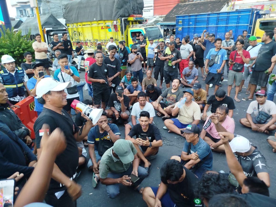IMG-20260903-WA0019 Sopir dan Operator-Regulator Pelabuhan Capai Kesepakatan, Pelabuhan Ketapang Kembali Dibuka