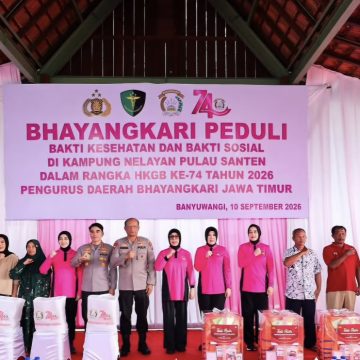 HKGB ke-74, Bhayangkari Jatim Padukan Kepedulian Sosial dan Pelestarian Pesisir di Pulau Santen