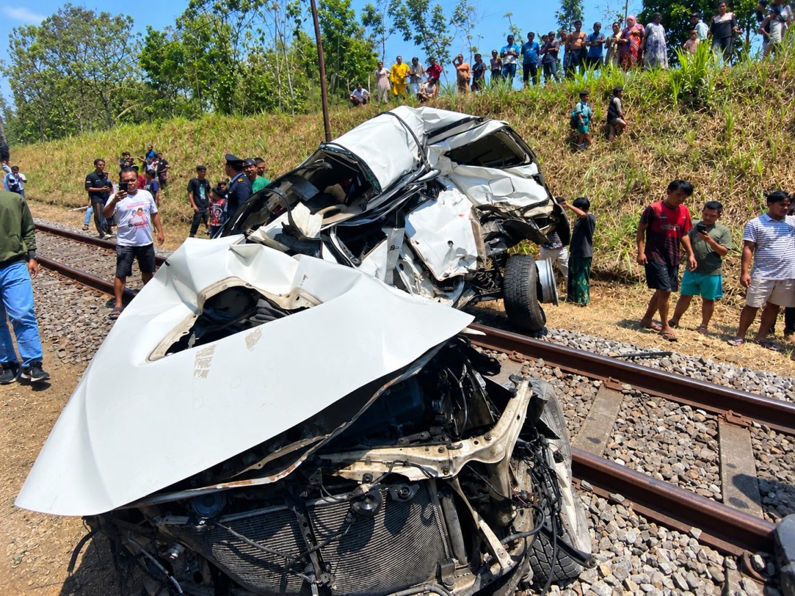 Insiden KA Ijen Ekspres dengan Mobil, KAI Daop 9 Jember Ingatkan Pentingnya Mendahulukan Kereta Api