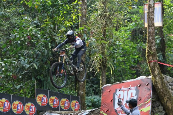 IMG-20260920-WA0005 BIG Downhill 2026 Sukses Hadirkan Aksi Ekstrem dan Kecepatan Tinggi di Lereng Ijen
