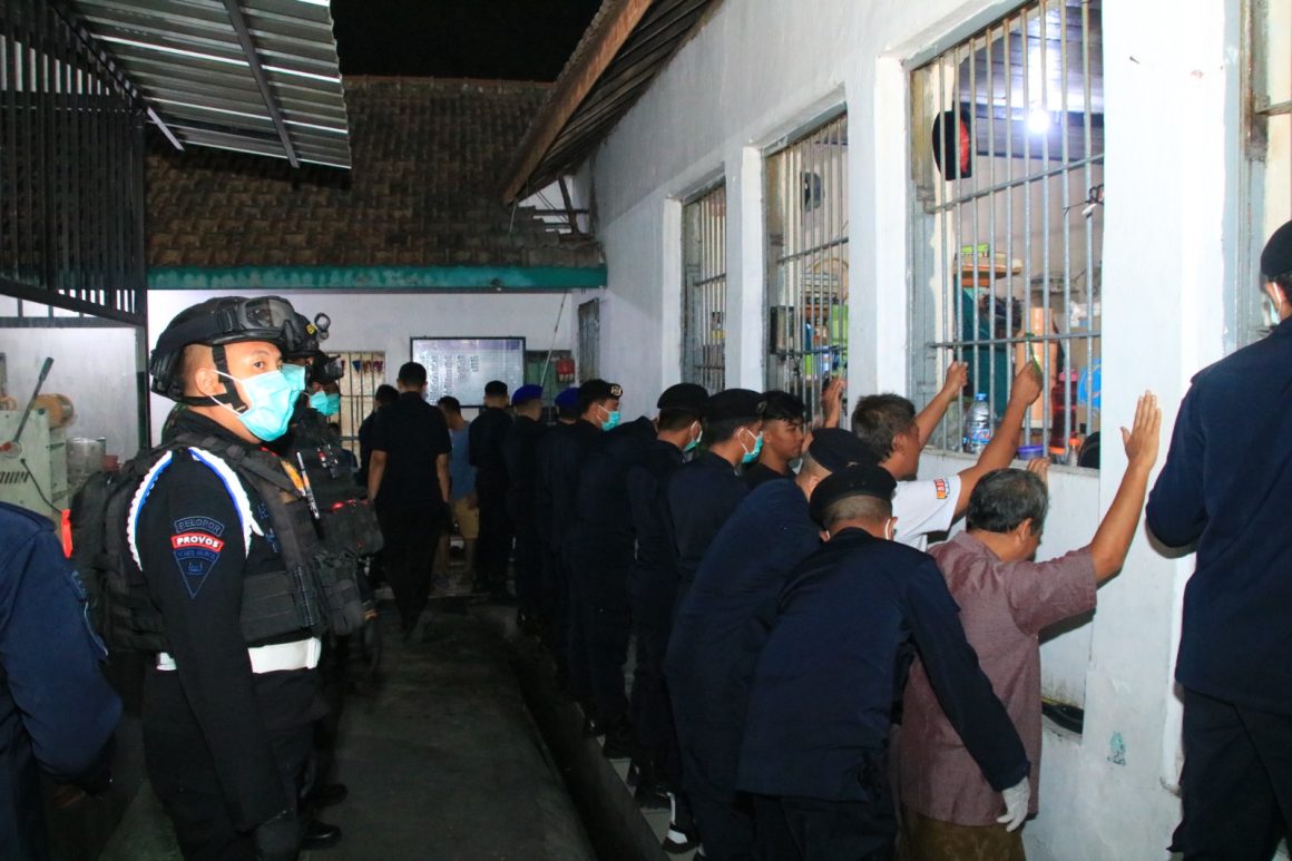 IMG-20260923-WA0014 Puluhan Kamar Hunian Lapas Banyuwangi Digeledah Petugas Gabungan, Hasil Penggeledahan Nihil Handphone dan Narkoba