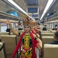 Semarak HUT ke-81 KAI, Tujuh Penari Gandrung Hadir di KA Sangkuriang hingga Sambut Penumpang di Ketapang