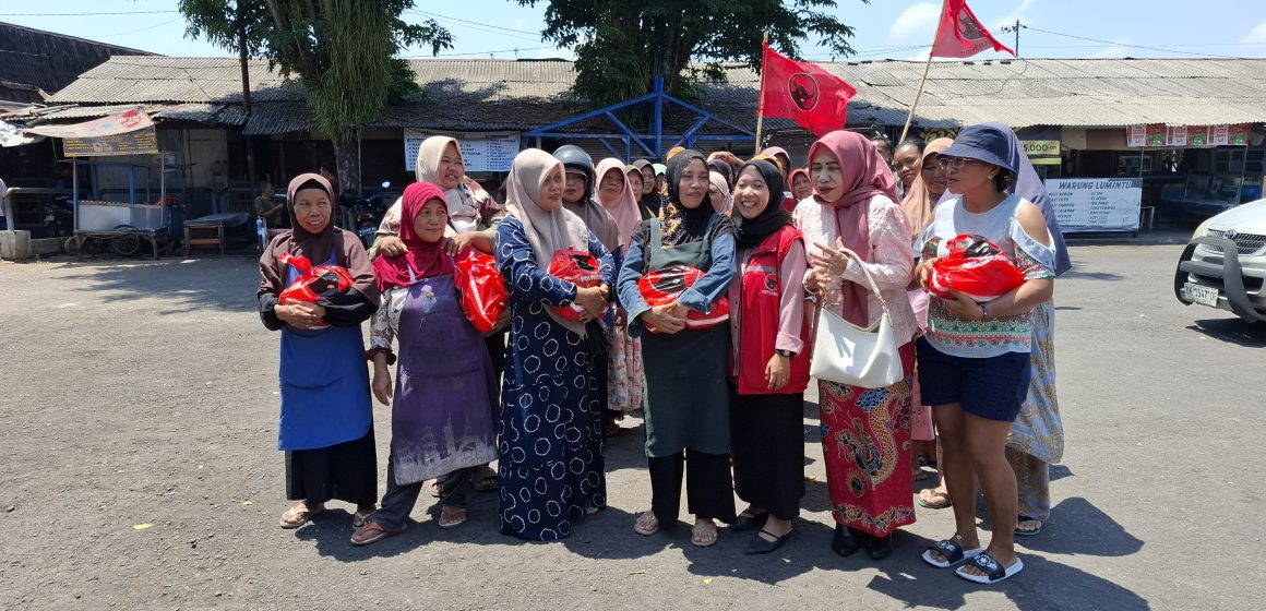 IMG-20260929-WA0003 Selama 6 Hari, PDI Perjuangan Banyuwangi Salurkan Bansos untuk 2.000 Pekerja Informal