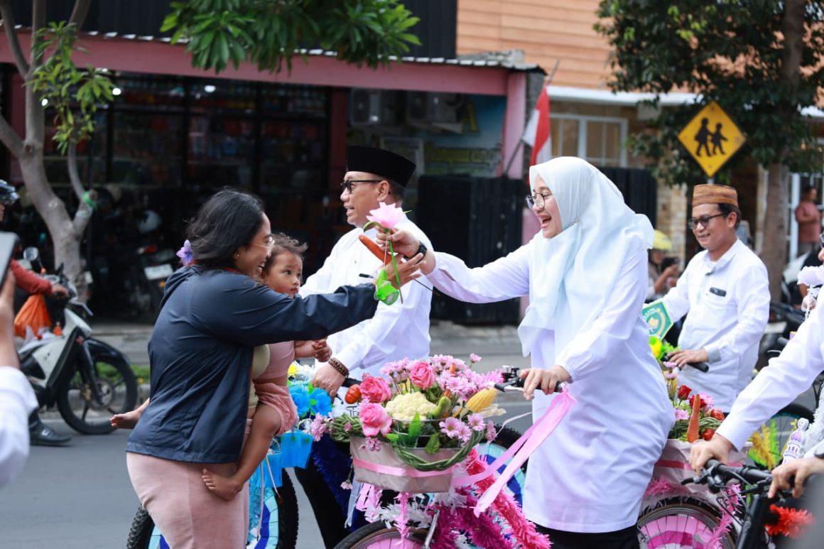 WhatsApp Image 2026-09-10 at 18_02_27 (3) Pawai Endhog-Endhogan Maulid Nabi di Banyuwangi, Ribuan Telur Dibagikan pada Warga