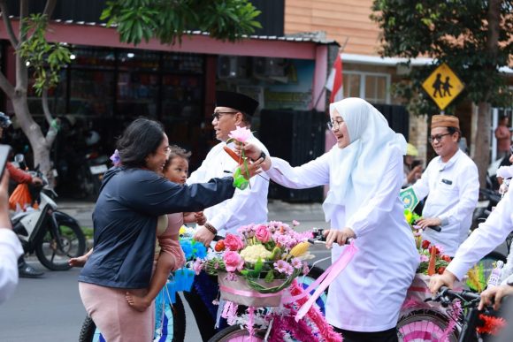 WhatsApp Image 2026-09-10 at 18_02_27 (3) Pawai Endhog-Endhogan Maulid Nabi di Banyuwangi, Ribuan Telur Dibagikan pada Warga