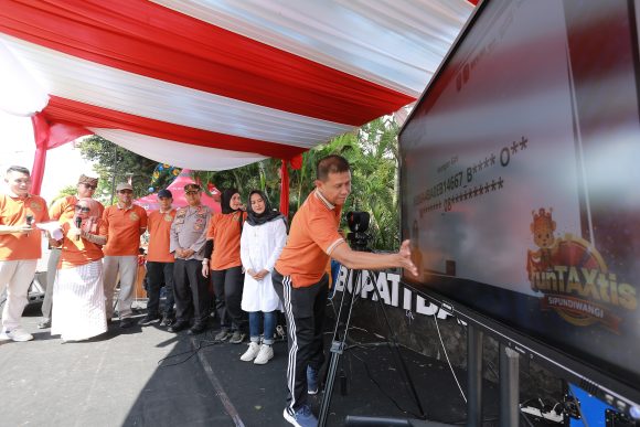 1001102384 Terkumpul 14 Ribu Struk Sipundiwangi, Puluhan Warga Banyuwangi Dapat Motor Hingga Umroh