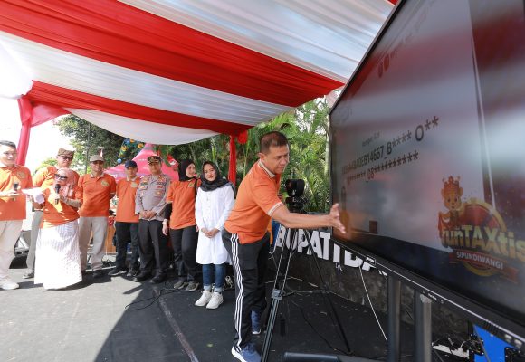 1001102384 Terkumpul 14 Ribu Struk Sipundiwangi, Puluhan Warga Banyuwangi Dapat Motor Hingga Umroh
