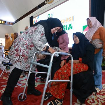 Bupati Ipuk Luncurkan Teman Lansia, Pastikan Warga Senior Rentan Tak Luput dari Layanan