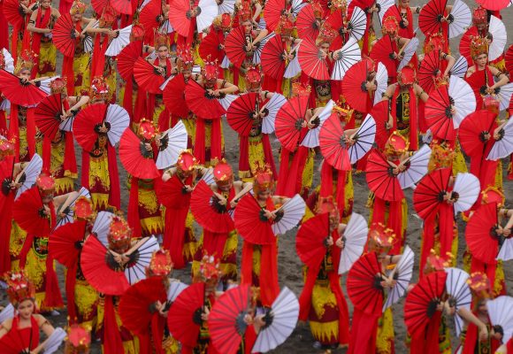 1001118579 Gandrung Sewu Banyuwangi Kian Digandrungi, Ratusan Penari Berbagai Daerah di Indonesia Turut Ambil Bagian