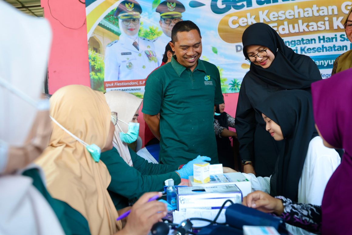 1001125194 Sambut Hari Santri, Puluhan Ribu Santri Banyuwangi Ikuti Kegiatan Cek Kesehatan Gratis