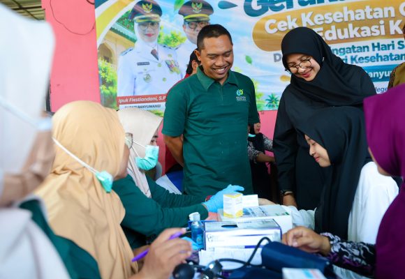 Sambut Hari Santri, Puluhan Ribu Santri Banyuwangi Ikuti Kegiatan Cek Kesehatan Gratis