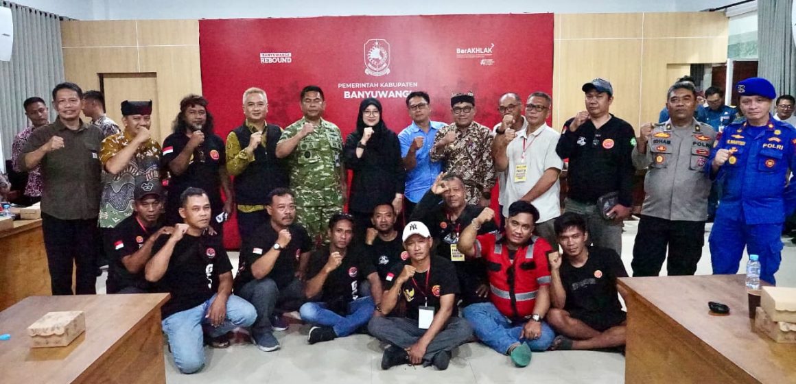 1001125776 Berlangsung Gayeng, Bupati Ipuk dan Sopir Truk Bahas Solusi Kemacetan Pelabuhan Ketapang