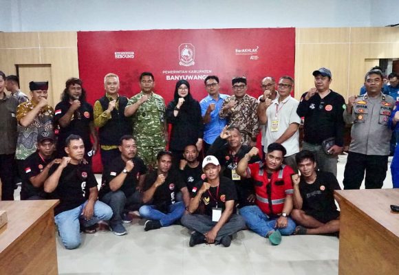 Berlangsung Gayeng, Bupati Ipuk dan Sopir Truk Bahas Solusi Kemacetan Pelabuhan Ketapang