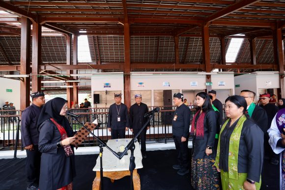 1001133247 Bupati Ipuk Lantik Kepala OPD hingga Camat di Pasar Banyuwangi