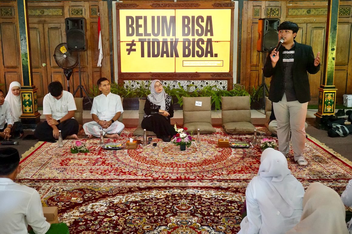 Hari Santri Nasional, Pemkab Banyuwangi Bekali Santri Wawasan Bisnis Digital dan Media Sosial